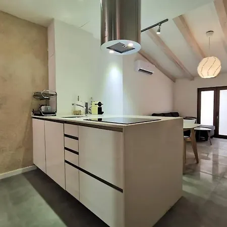 Nyaraló New! Renovated House With Terrace In