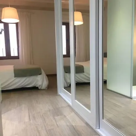 펜션 New! Renovated House With Terrace In *
