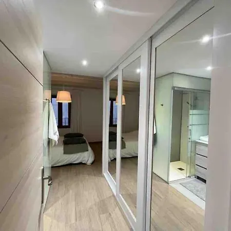 펜션 New! Renovated House With Terrace In *